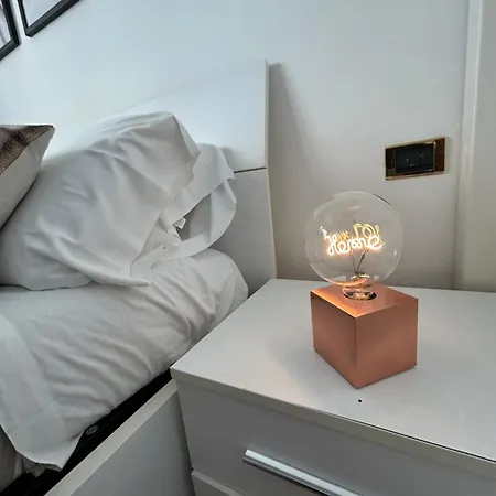 Along The Tiber Daire Roma